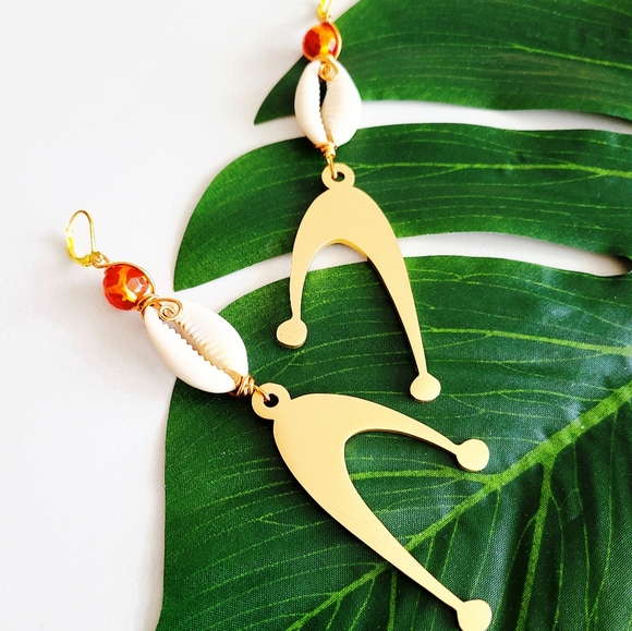 Cowrie Shell Earrings - Picture 2 of 4